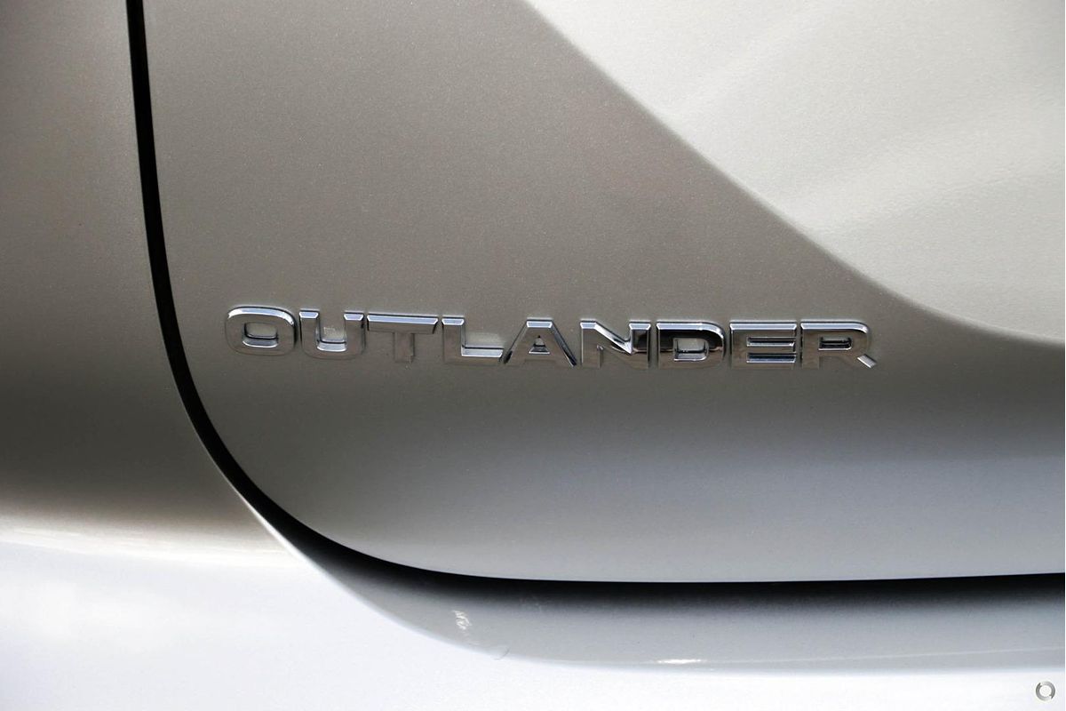 2024 Mitsubishi Outlander ES ZM