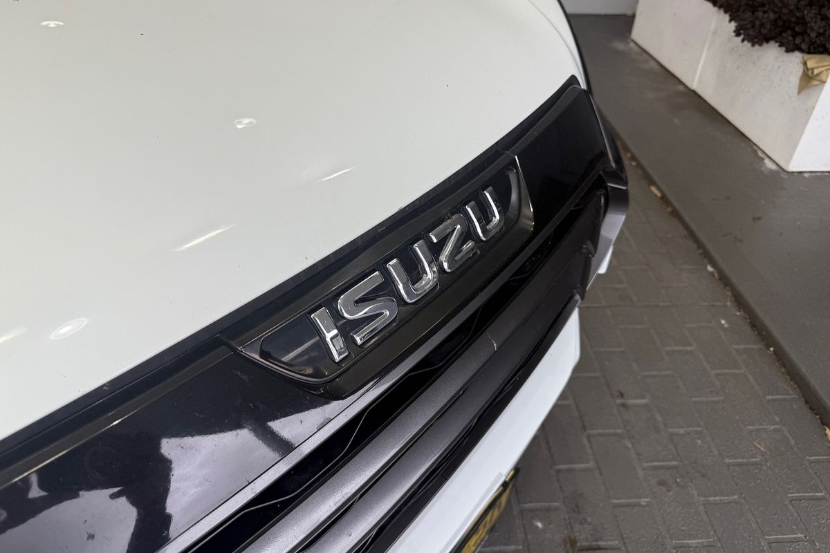 2023 Isuzu MU-X LS-M
