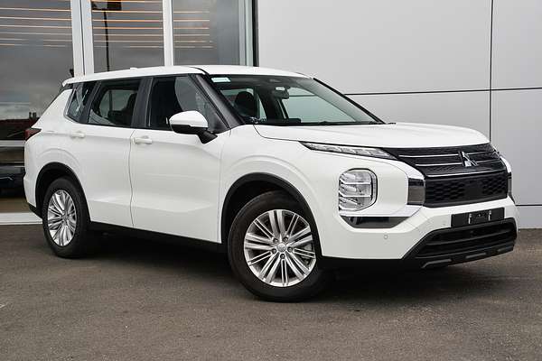 2024 Mitsubishi Outlander ES ZM