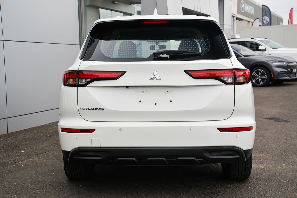 2024 Mitsubishi Outlander ES ZM