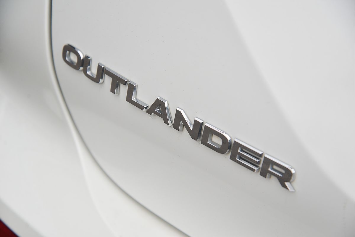 2024 Mitsubishi Outlander ES ZM