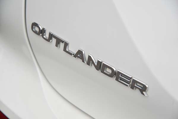 2024 Mitsubishi Outlander ES ZM