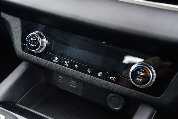 2024 Mitsubishi Outlander ES ZM