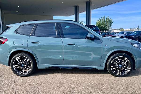 2023 BMW iX1 xDrive30 M Sport U11