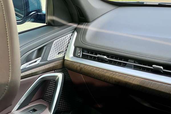 2023 BMW iX1 xDrive30 M Sport U11