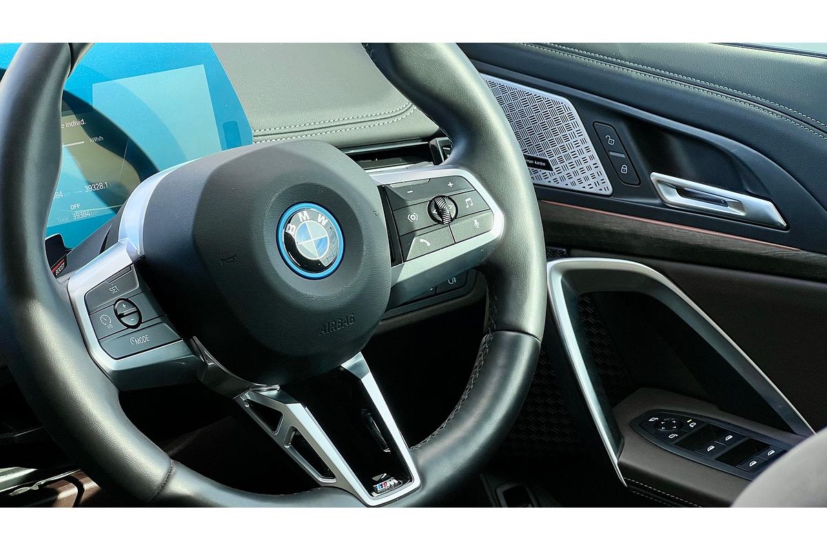 2023 BMW iX1 xDrive30 M Sport U11