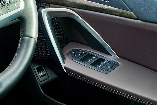 2023 BMW iX1 xDrive30 M Sport U11
