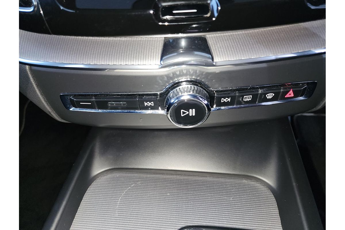 2018 Volvo XC60 T8 R-Design