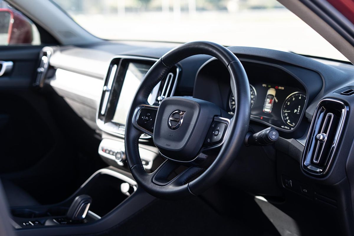 2019 Volvo XC40 T4 Momentum