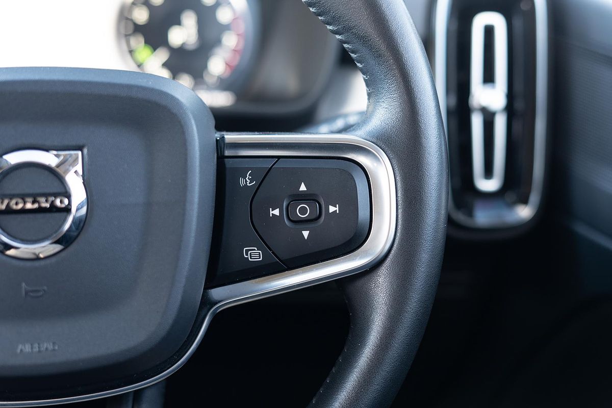 2019 Volvo XC40 T4 Momentum