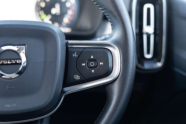 2019 Volvo XC40 T4 Momentum