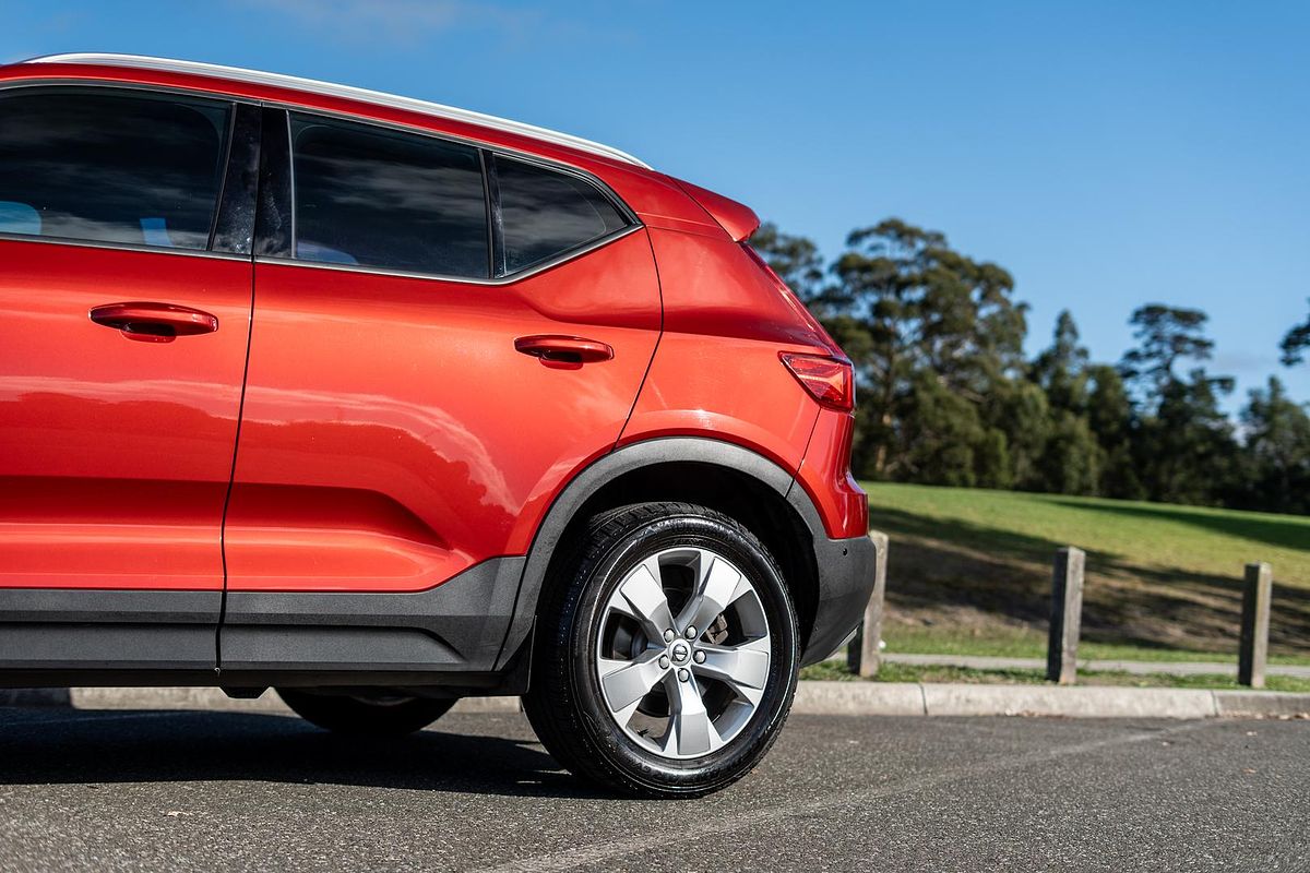 2019 Volvo XC40 T4 Momentum