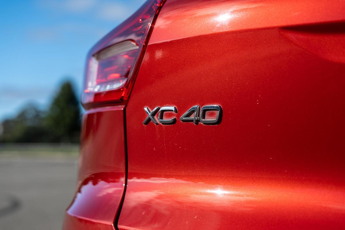 2019 Volvo XC40 T4 Momentum