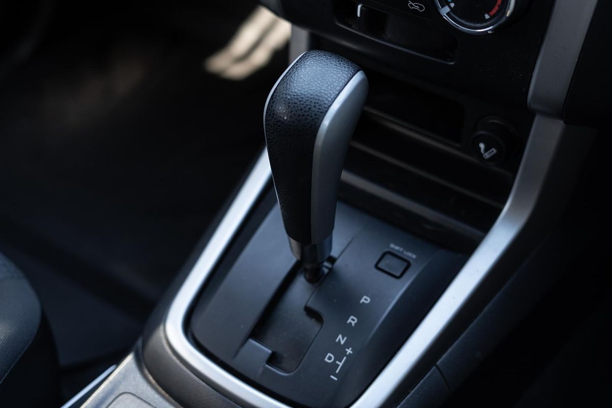 2013 Isuzu D-MAX LS High Ride Rear Wheel Drive