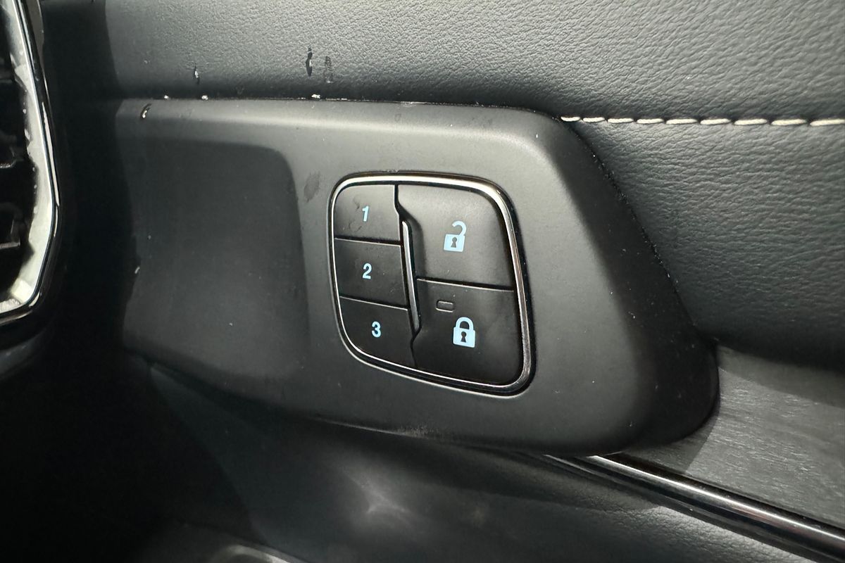 2023 Ford Everest Platinum