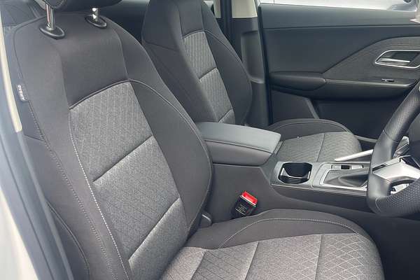 2025 MG ZS