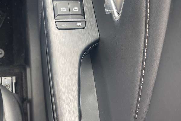 2025 MG ZS