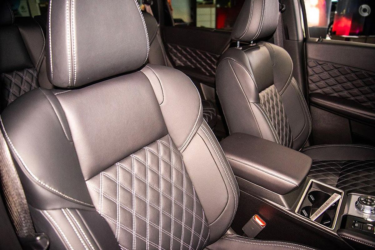 2024 Mitsubishi Outlander PHEV Exceed ZM