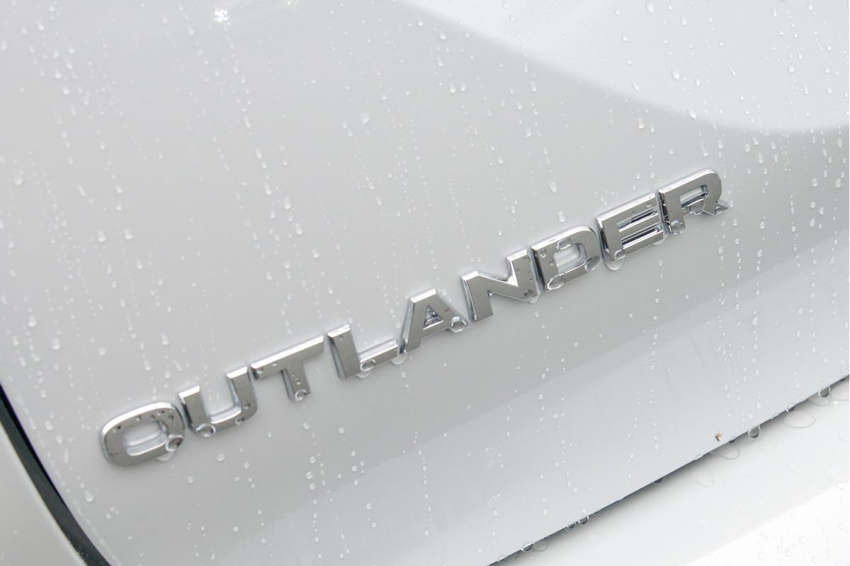 2024 Mitsubishi Outlander PHEV Exceed Tourer ZM