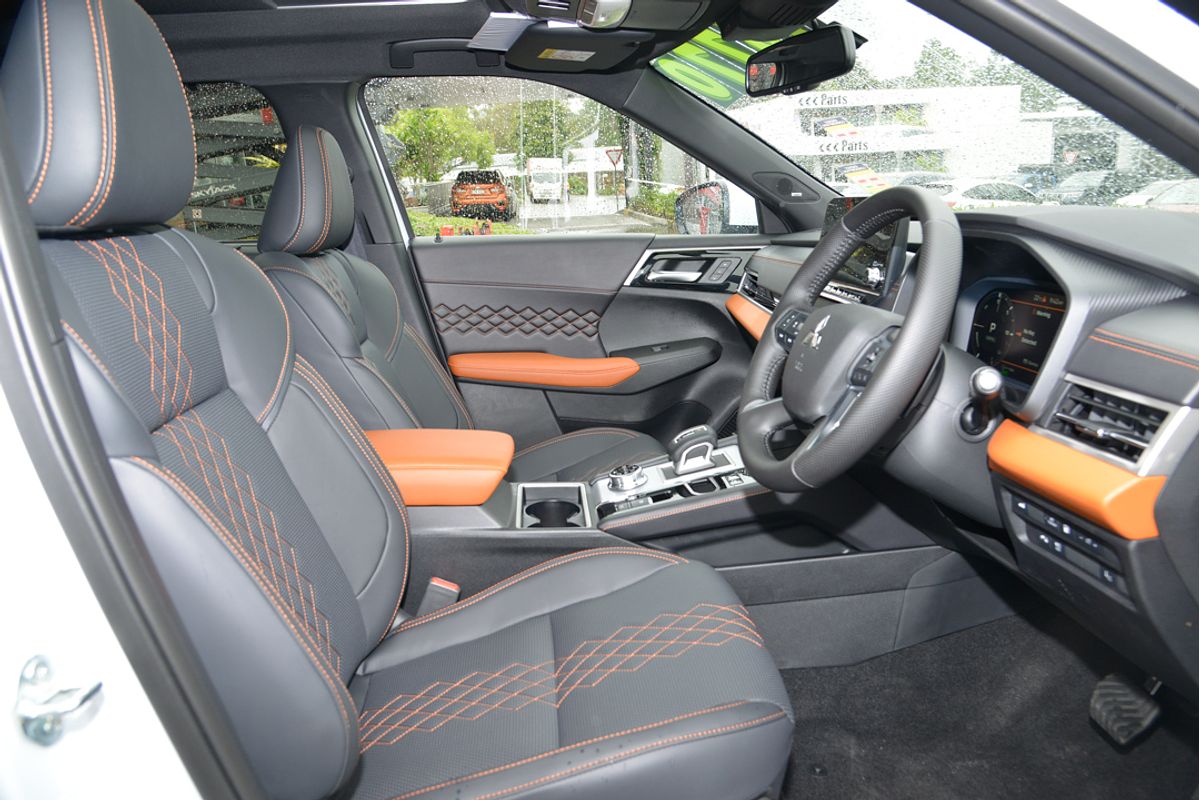 2024 Mitsubishi Outlander PHEV Exceed Tourer ZM