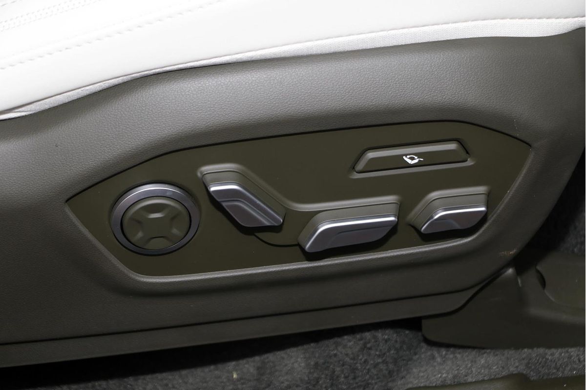 2025 Hyundai Santa Fe Hybrid Calligraphy MX5.V1