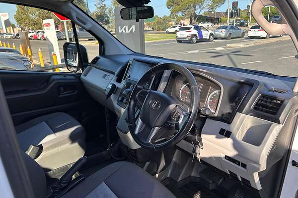 2021 Toyota Hiace Commuter GDH322R
