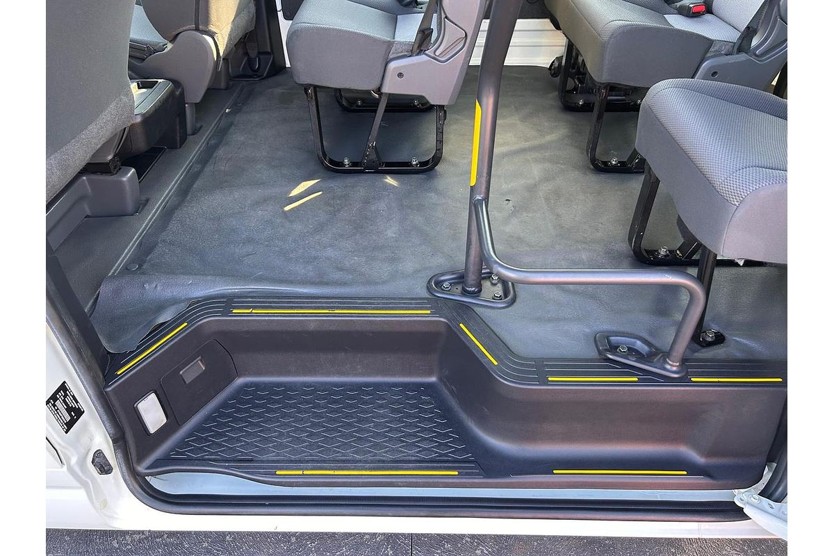2021 Toyota Hiace Commuter GDH322R