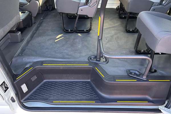 2021 Toyota Hiace Commuter GDH322R