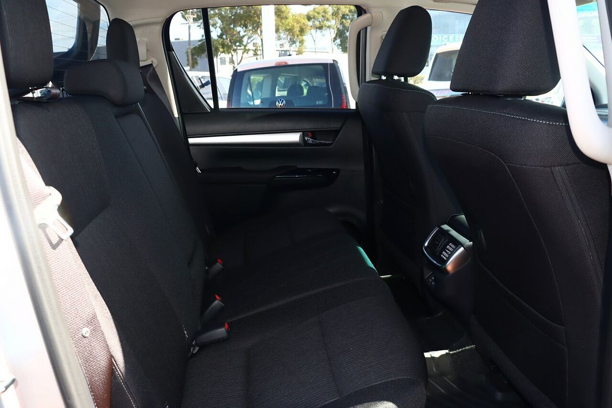 2025 Toyota Hilux SR5 48V GUN126R 4X4