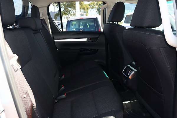 2025 Toyota Hilux SR5 48V GUN126R 4X4