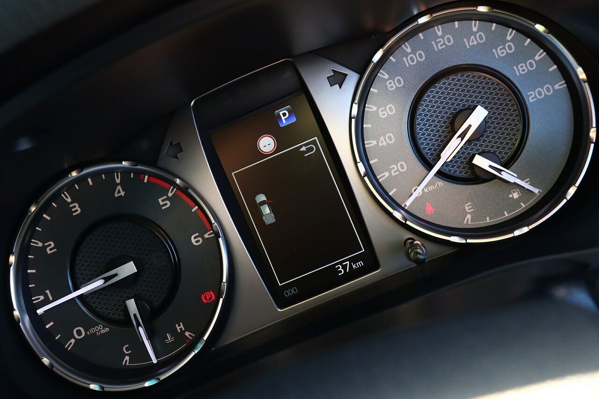 2025 Toyota Hilux SR5 48V GUN126R 4X4