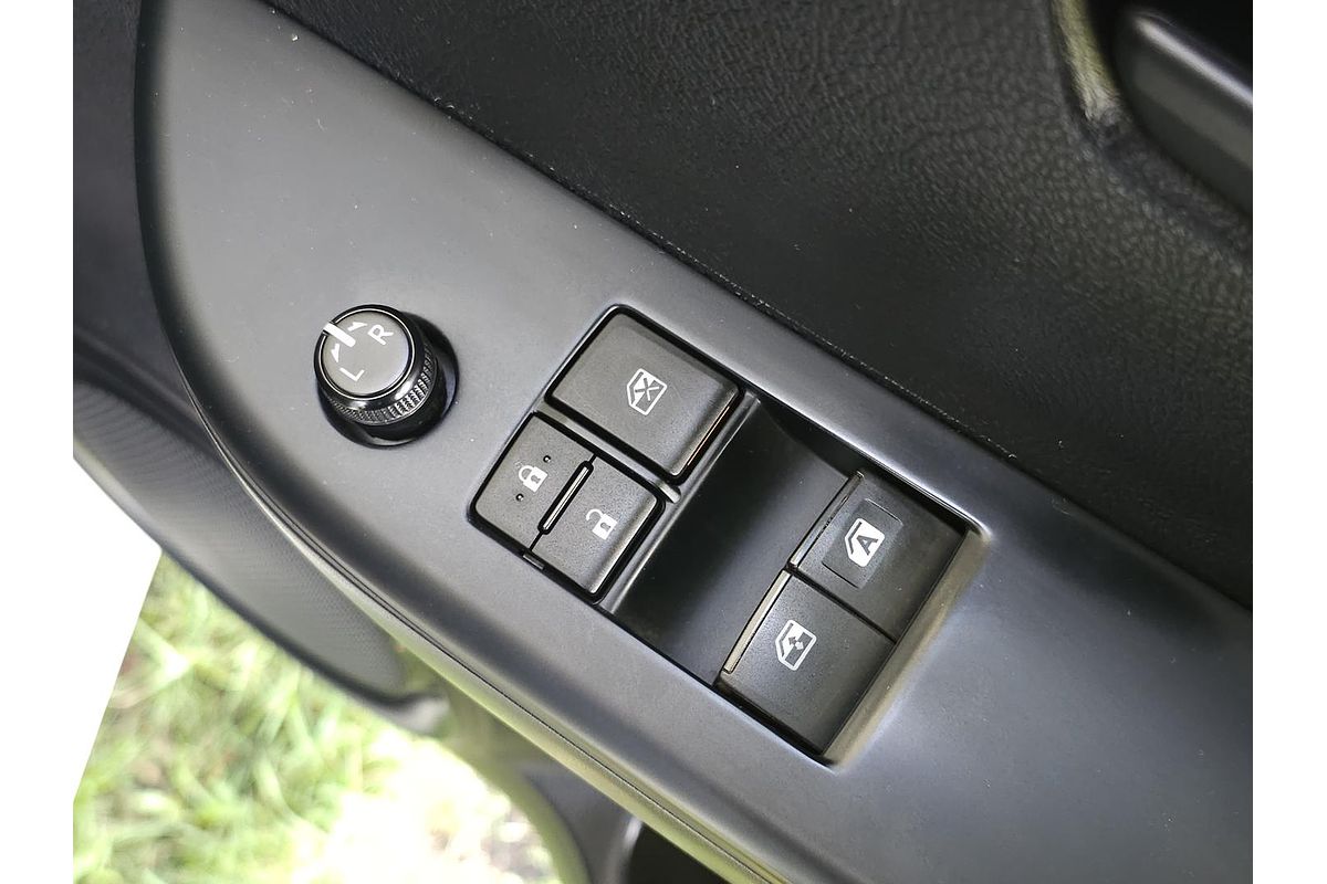 2017 Toyota Hilux Workmate TGN121R Rear Wheel Drive