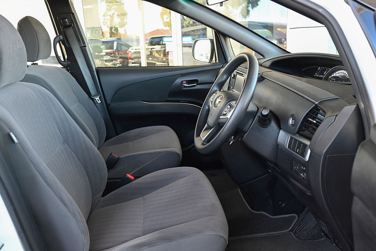 2017 Toyota Tarago GLi ACR50R