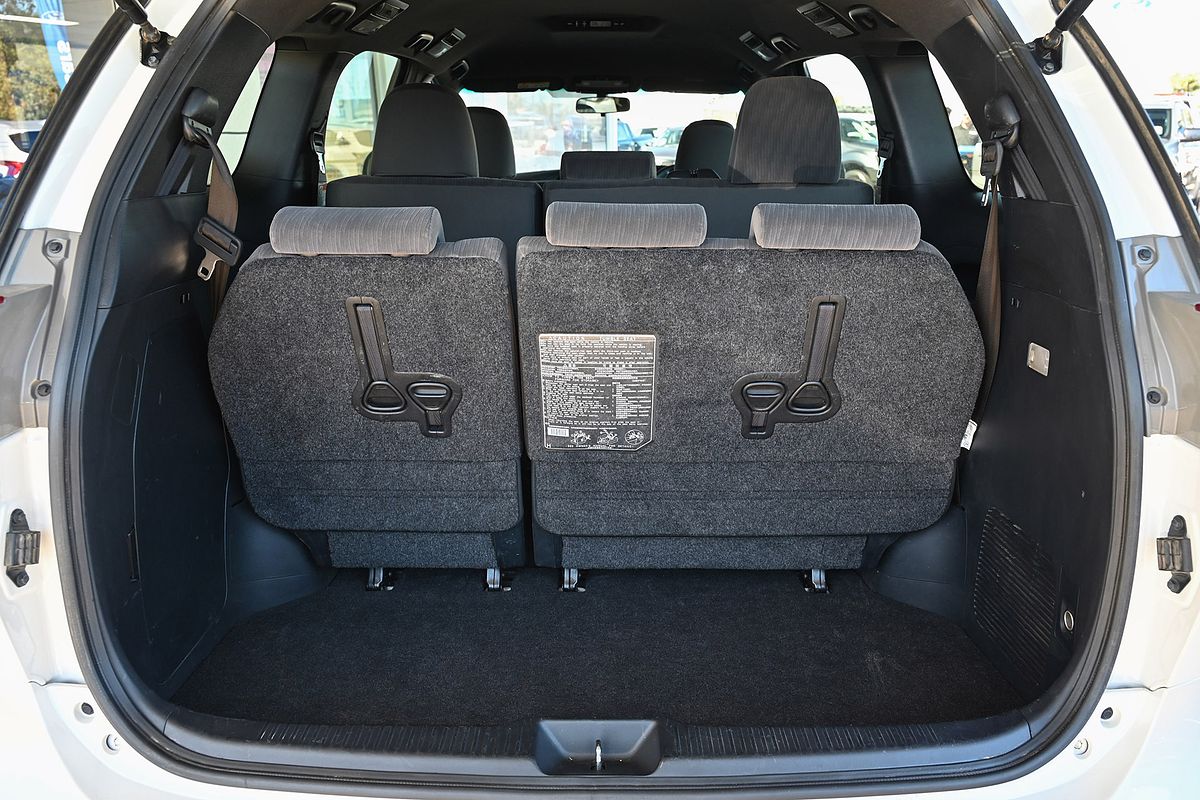 2017 Toyota Tarago GLi ACR50R