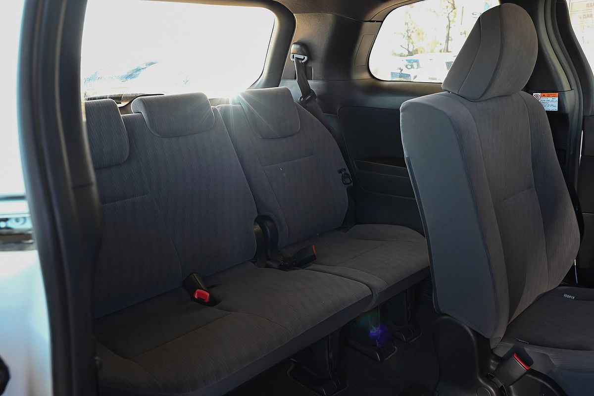 2017 Toyota Tarago GLi ACR50R