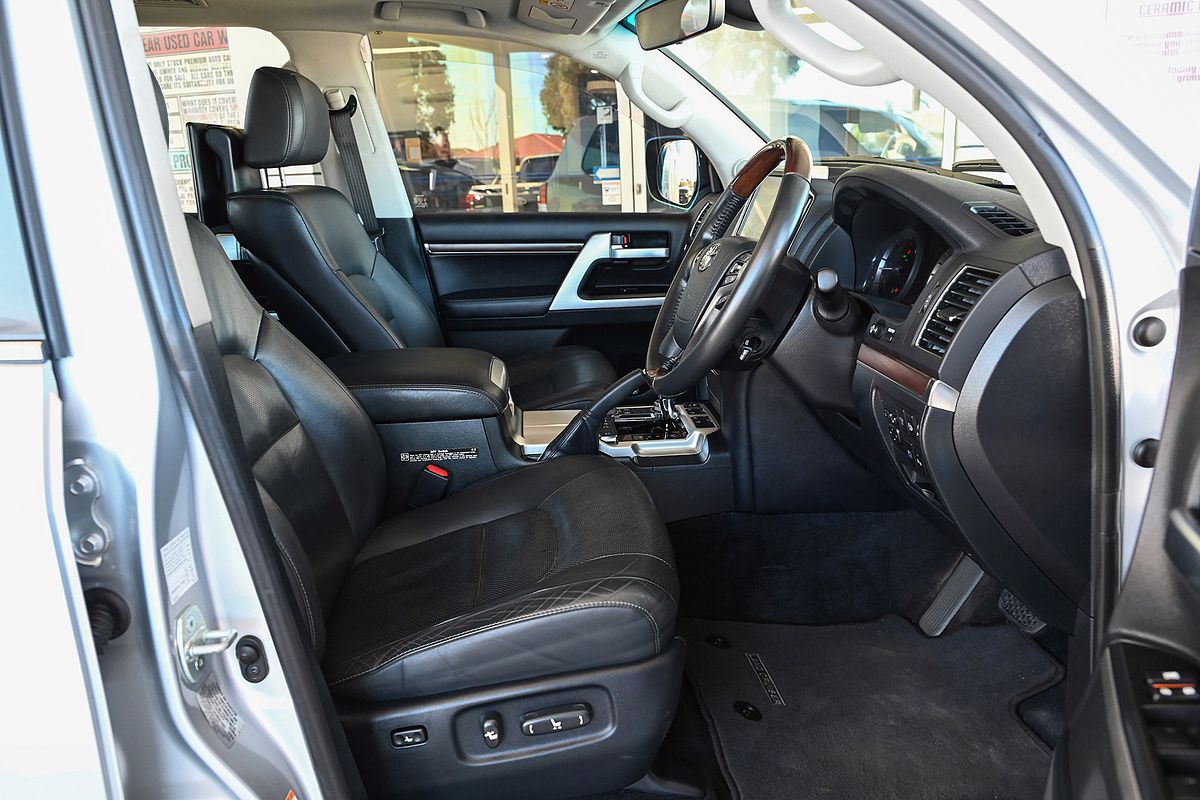 2016 Toyota Landcruiser Sahara VDJ200R