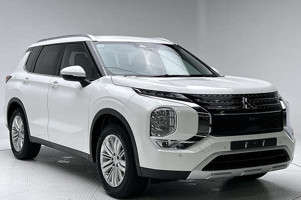 2023 Mitsubishi Outlander LS ZM