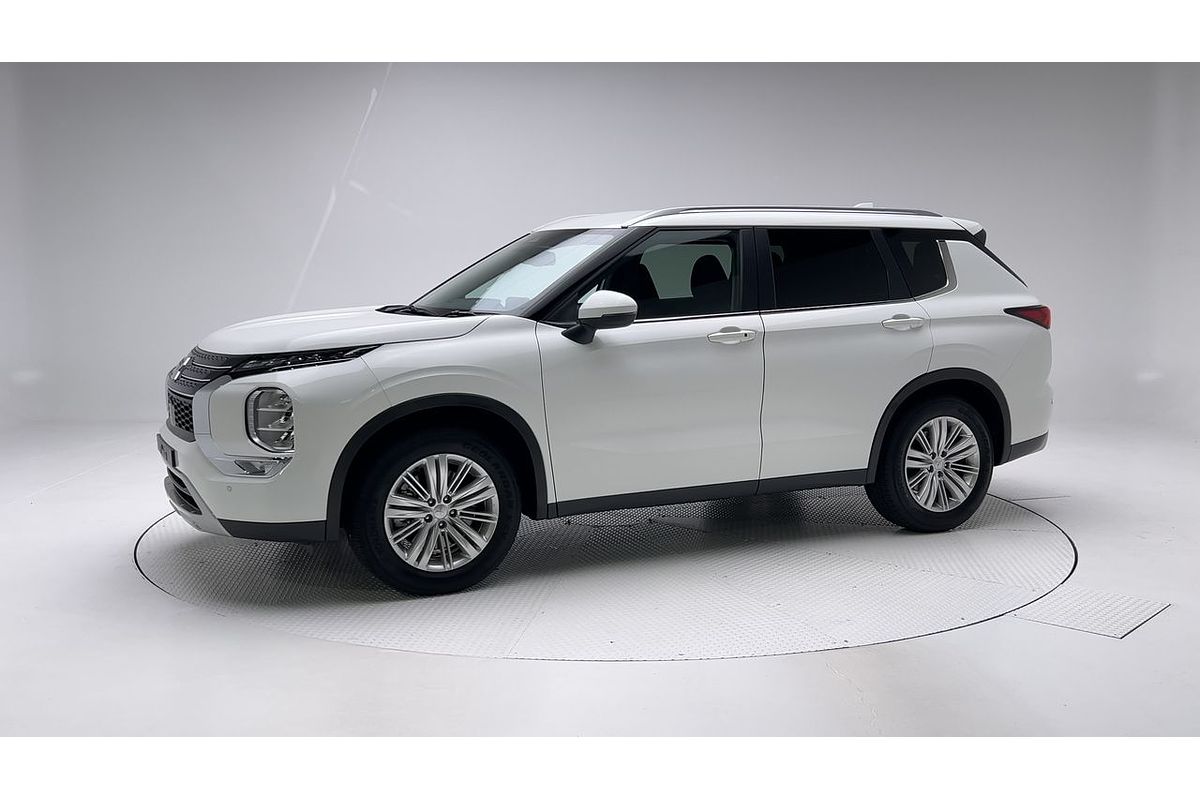 2023 Mitsubishi Outlander LS ZM