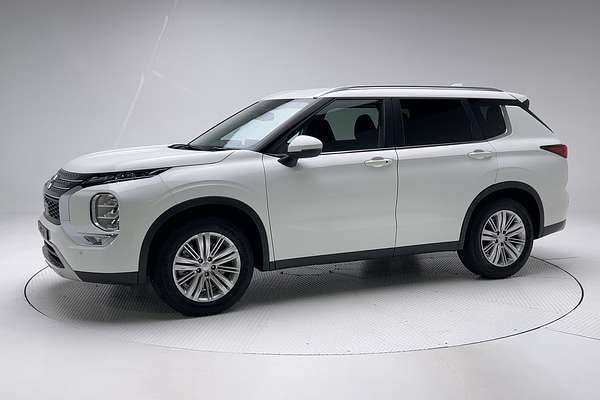 2023 Mitsubishi Outlander LS ZM