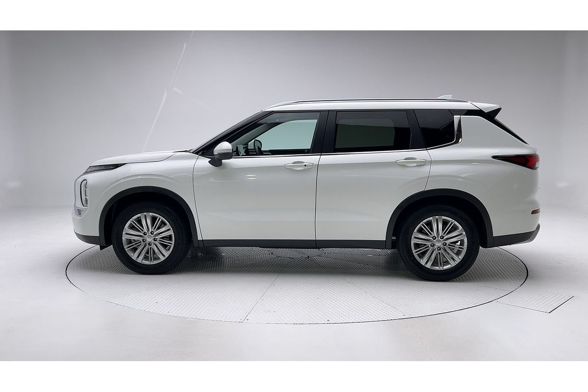 2023 Mitsubishi Outlander LS ZM