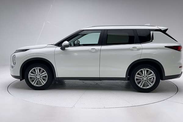 2023 Mitsubishi Outlander LS ZM