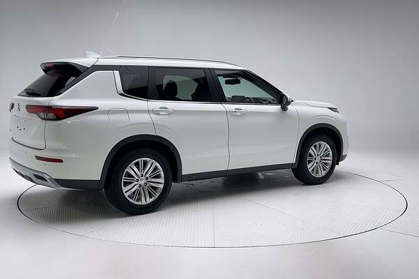 2023 Mitsubishi Outlander LS ZM