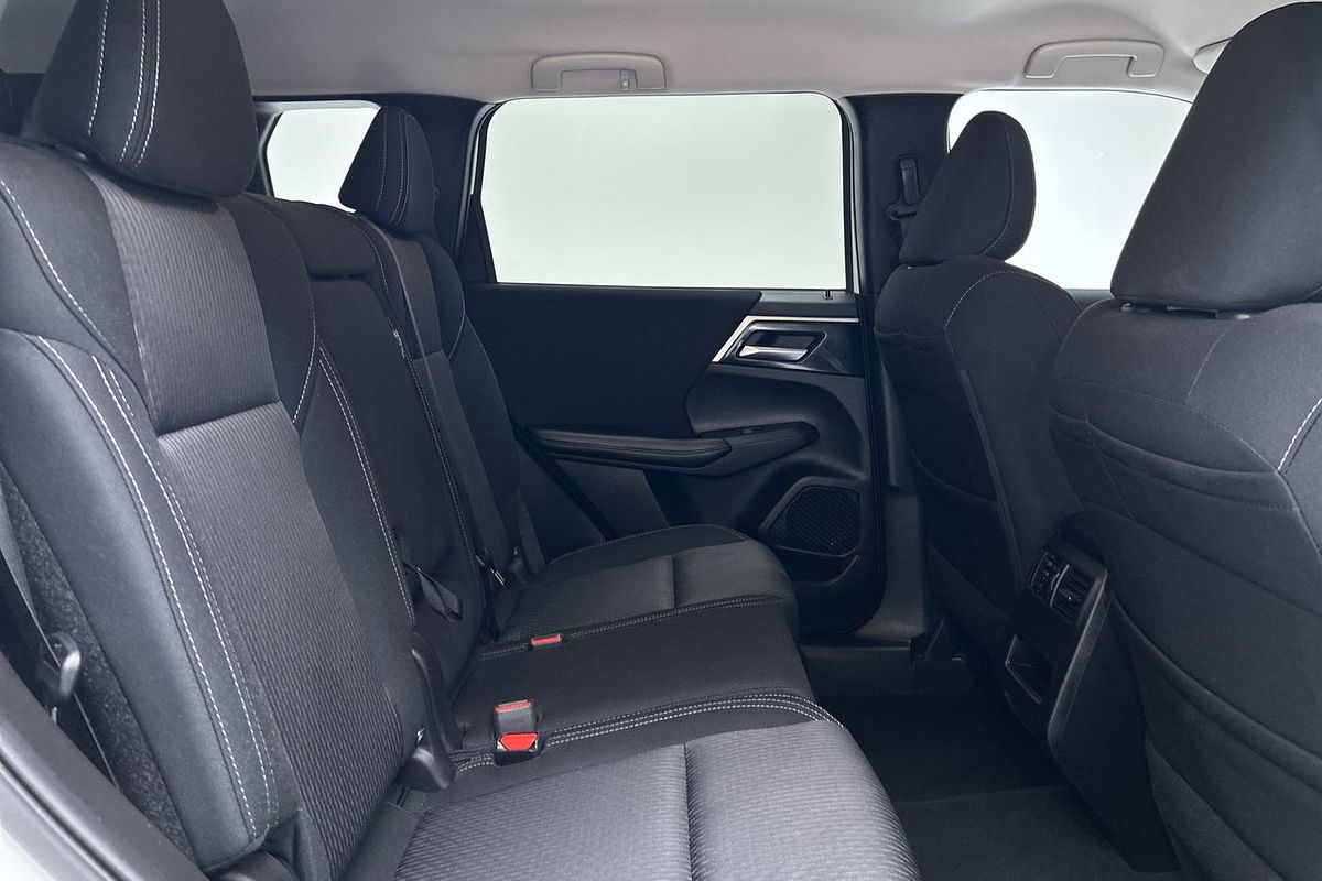 2023 Mitsubishi Outlander LS ZM