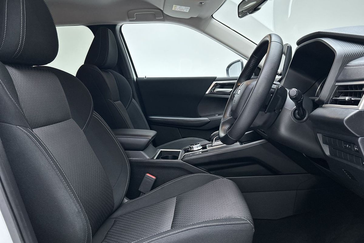2023 Mitsubishi Outlander LS ZM