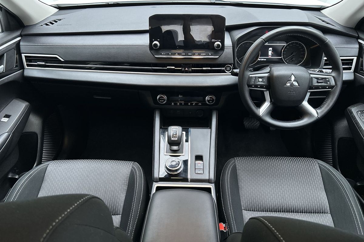 2023 Mitsubishi Outlander LS ZM
