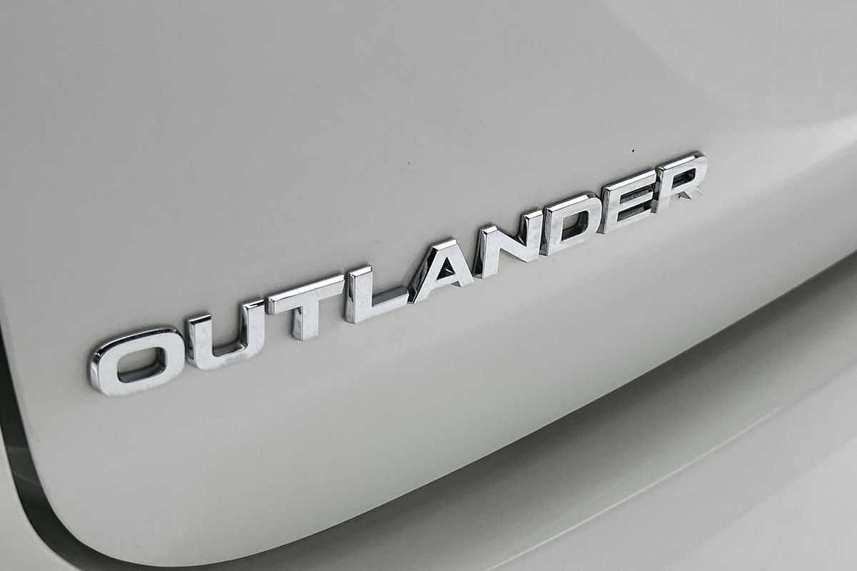 2023 Mitsubishi Outlander LS ZM