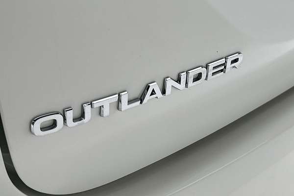 2023 Mitsubishi Outlander LS ZM