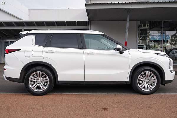 2024 Mitsubishi Outlander LS ZM