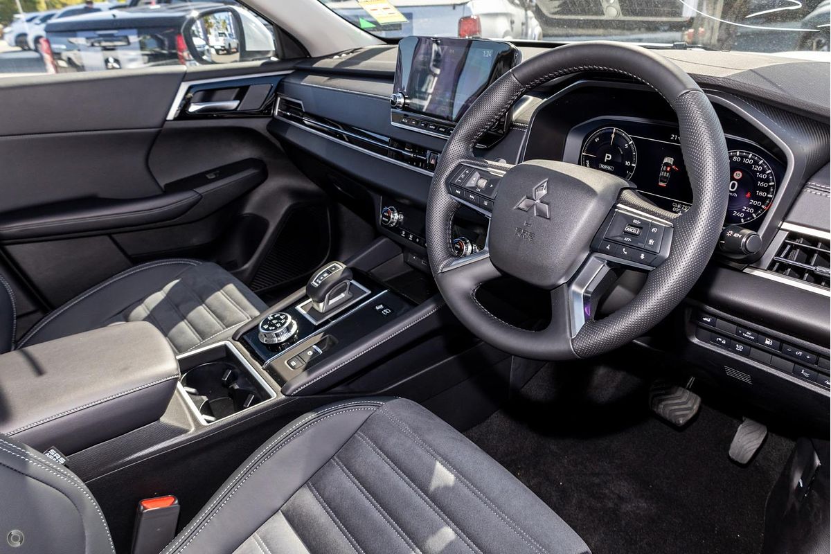 2025 Mitsubishi Outlander PHEV Aspire ZM