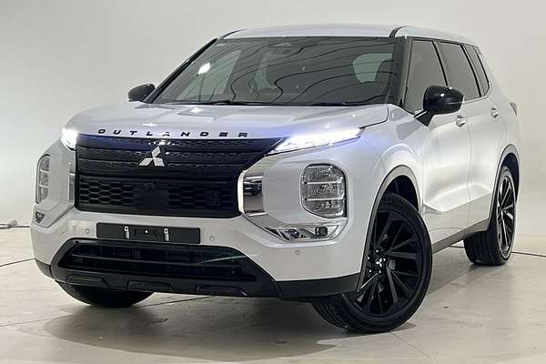2023 Mitsubishi Outlander LS Black Edition ZM